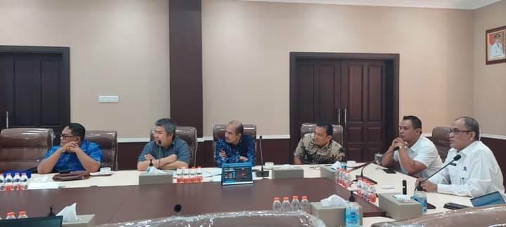 Ketua DPRD Kota Padang Panjang, Mardiansyah didampingi jajaran PDAM, saat lakukan konsultasi pada Kemendagri di Jakarta, pekan lalu.